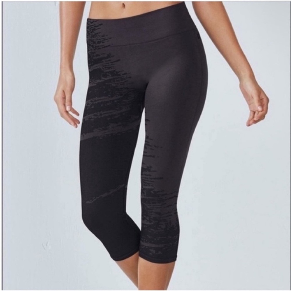 Fabletics Tessa leggings black brushstroke seamless capri